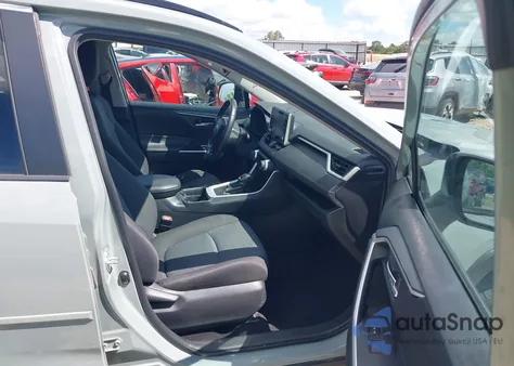 2020 Toyota Rav4 Xle z USA, uszkodzony, nr VIN 2T3P1RFV5LW092564